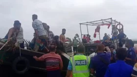 হাতিয়ায় ট্রলারডুবিতে এক পুলিশসহ এখনও চারজন নিখোঁজ