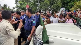 জাফলংয়ে দুই উপদেষ্টার গাড়ি আটকে ভুয়া ভুয়া স্লোগান