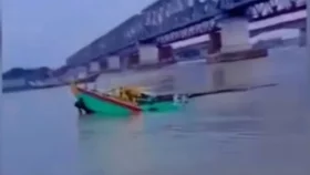আশুগঞ্জে রেল সেতুতে ধাক্কা, তলিয়ে গেছে পণ্যবাহী বাল্কহেড