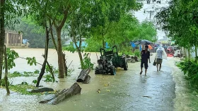ফেনীতে বন্যা নিয়ন্ত্রণ বাঁধে ভাঙন, পানি বিপৎসীমার ১৩৭ সে.মি. ওপরে  