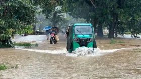 খাগড়াছড়ির নিচু এলাকা প্লাবিত, দীঘিনালা-লংগদুর সড়ক যোগাযোগ বন্ধ