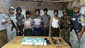 রোহিঙ্গা ক্যাম্পে মিললো সাব মেশিন গান, নবী হোসেন গ্রুপের ৪ সদস্য আটক