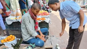 স্কুলের বেঞ্চ ছেড়ে বাবার টুলে রূপলালের ছেলে