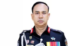 স্ত্রী- দুই মেয়েসহ র&zwj;্যাবের সাবেক ডিজি হারুনের দেশত্যাগে নিষেধাজ্ঞা