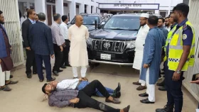 ভোলায় তিন উপদেষ্টা অবরুদ্ধ&nbsp;
