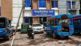 যাত্রী ভেবে পুলিশের টহল গাড়িতে ডাকাতের হানা