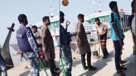 বালুবোঝাই বাল্কহেডে চাঁদাবাজির সময় ছাত্রদল নেতা নয়নসহ আটক ৩&nbsp;