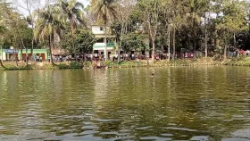 বৃদ্ধার লাঠি পড়ে ছিল পাড়ে, হাত-পা বাঁধা মরদেহ মিললো পুকুরে
