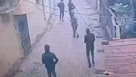 চাঁদা না দেওয়ায় চট্টগ্রামে ব্যবসায়ীর বাড়ি লক্ষ্য করে সন্ত্রাসীদের গুলি