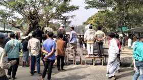 মিয়ানমার থেকে ছোড়া গুলিতে টেকনাফে শিশু গুলিবিদ্ধ, সড়ক অবরোধ