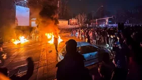 ইরান সরকারের পতন কী আসন্ন?