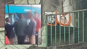 দেড় বছর পর খুলনা আওয়ামী লীগ কার্যালয়ে নেতাকর্মীদের প্রবেশ