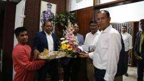 তারেক রহমানকে ফুল ও মিষ্টি পাঠিয়েছেন মমতা