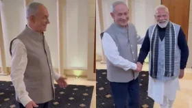 &lsquo;মোদি জ্যাকেট-কুর্তা&rsquo; পরে মোদিকে চমক দিলেন নেতানিয়াহু