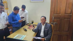 সারপ্রাইজ ভিজিটে ভূমি প্রতিমন্ত্রী, অফিসে নেই কোনো কর্মকর্তা