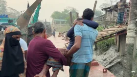 মাছ ধরাকে কেন্দ্র করে বঙ্গোপসাগরে জেলেদের মধ্যে সংঘর্ষে আহত ৪, নিখোঁজ ২