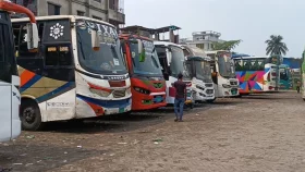 চাঁদাবাজির অভিযোগে বরিশালের ৬ রুটে বাস চলাচল বন্ধ