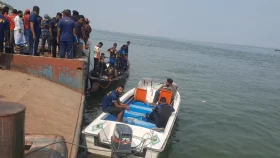 দৌলতদিয়ায় দুর্ঘটনা: নিখোঁজের খবরে পদ্মায় স্পিডবোটে দিনভর চিরুনি তল্লাশি