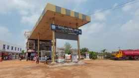 ড্রামে তেল না দেওয়ায় ফিলিং স্টেশনে হামলা, অনির্দিষ্টকালের ধর্মঘট