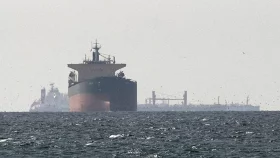 পারস্য উপসাগরে আটকা হাজারো নাবিক