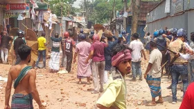 টানা দুইদিন ধরে চলছে এক গ্রামের বিপক্ষে ৮ গ্রামের সংঘর্ষ, আহত শতাধিক