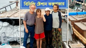 কক্সবাজারে বিদেশি পর্যটকদের ওপর দুর্বৃত্তদের আক্রমণ, অ্যাকশনে কোস্টগার্ড