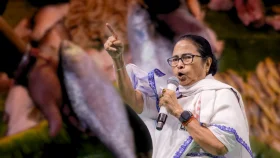 মাছ খেলে আপনাদের বাংলাদেশি বলা হবে; হুঁশিয়ারি মমতার
