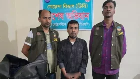 ৭২ বোতল ফেন্সিডিলসহ স্বেচ্ছাসেবক দল নেতা আটক, পরে বহিষ্কার