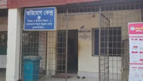 ব্রাহ্মণবাড়িয়ায় চরম বিদ্যুৎ সংকট, অভিযোগ কেন্দ্রে ভাঙচুর এলাকাবাসীর