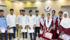 নরসিংদীতে ভুল প্রশ্নে পরীক্ষা দিয়ে বিপাকে এসএসসি পরীক্ষার্থীরা