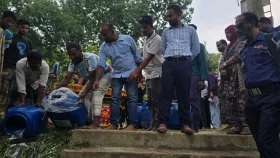 গ্লুকোজ-গ্লিসারিন দিয়ে তৈরি হচ্ছিল গাভীর দুধ!