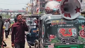 অটোরিকশায় মাইক বেঁধে &lsquo;জয় বাংলা&rsquo; স্লোগান, যুবককে গণপিটুনি