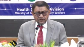 হামের টিকা নিয়ে দোষীদের খোঁজার আগে আমাদের মায়েদের বুক ভরা রাখতে হবে: স্বাস্থ্যমন্ত্রী