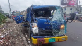ভাঙ্গা এক্সপ্রেসওয়েতে এক ট্রাকে আরেক ট্রাকের ধাক্কা, নিহত ২