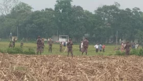 শূন্যরেখার কাছে বেড়া নির্মাণের চেষ্টা, বিজিবির বাধায় পিছু হটলো বিএসএফ