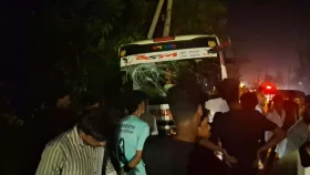 চট্টগ্রামে বাস-লেগুনার মুখোমুখি সংঘর্ষে নিহত ৩, আরও বাড়ার শঙ্কা