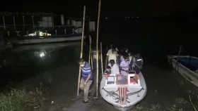 পদ্মা নদীতে স্পিডবোট আটকে ডাকাতি,&nbsp;ব্যবসায়ীকে কুপিয়ে জখম