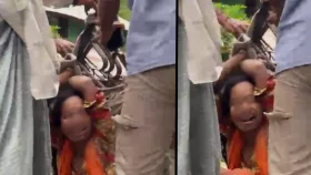 গৃহবধূকে হাত-পা বেঁধে নিয়ে যাচ্ছিলেন স্বামী-শ্বশুর, স্থানীয়দের বাগড়া
