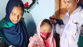 তরকারি পুড়ে যাওয়ায় গৃহকর্মীকে গরম কড়াইয়ের ছ্যাঁকা, থানা হেফাজতে পুলিশ দম্পতি