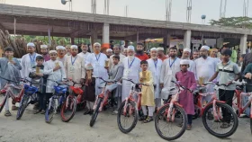 টানা ৪০ দিন জামাতে নামাজ আদায় করে সাইকেল পেল ৯ শিশু-কিশোর