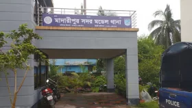 থানার গ্রিল ভেঙে পালালেন আটক নারী, দুই পুলিশ সদস্য প্রত্যাহার