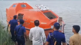 পদ্মায় ব্যবসায়ীর স্পিডবোটকে লক্ষ্য করে গুলি, দেহরক্ষী গুলিবিদ্ধ