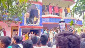 পাবনায় ১০ বছরের শিশু ধর্ষণ-হত্যা: প্রধান অভিযুক্তের বাড়িতে বিক্ষুব্ধ জনতার তাণ্ডব