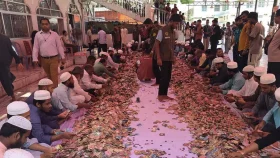 শাহজালাল মাজারে চতুর্থবারের মতো খোলা হলো ডেগ ও দানবাক্স