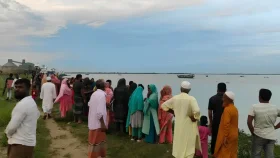 ট্রলারডুবিতে নিখোঁজ চার: মেঘনাপাড়ে স্বজনের অপেক্ষা ২৬ ঘণ্টায়ও ফুরায়নি