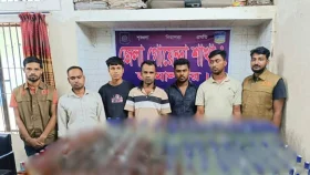 জামালপুরে ২১৭ বোতল ভারতীয় মদ জব্দ, ছাত্রদল নেতাসহ গ্রেপ্তার ৫
