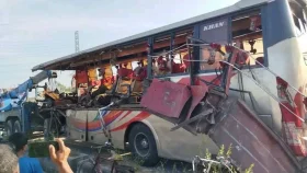 রংপুরে দাঁড়িয়ে থাকা ট্রাকে বাসের ধাক্কা, নিহত ৩