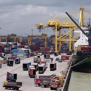 বিনিয়োগ আনতে চট্টগ্রাম বন্দরে বিদেশী ব্যবস্থাপনা প্রয়োজন: নৌ উপদেষ্টা