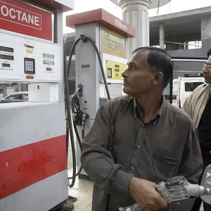 জ্বালানি তেলের দাম লিটারপ্রতি বাড়লো ২ টাকা