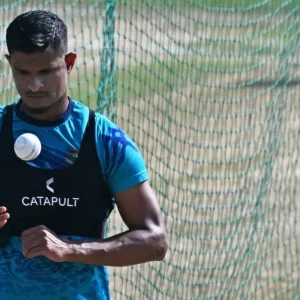দুবাই থেকে নাক ফিরে আসে